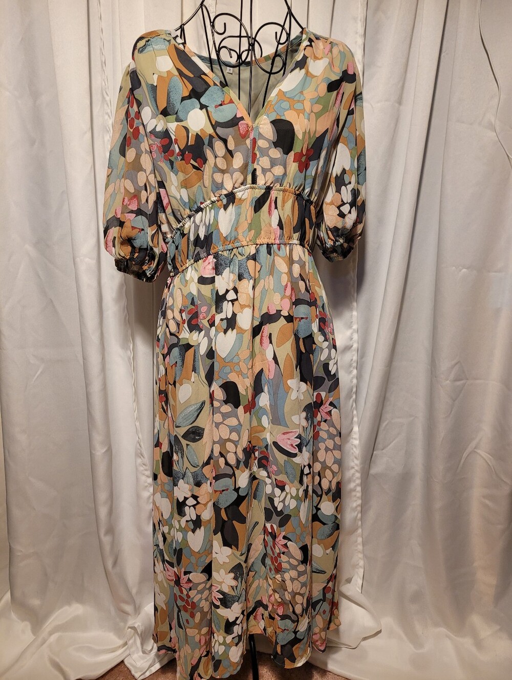 Floral V-Neck Midi Dress in Multicolor